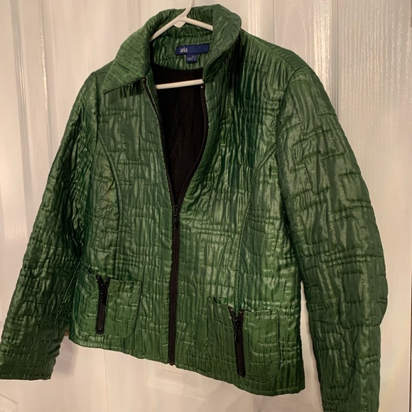 Great jacket for work or play - Picture 1 of 3